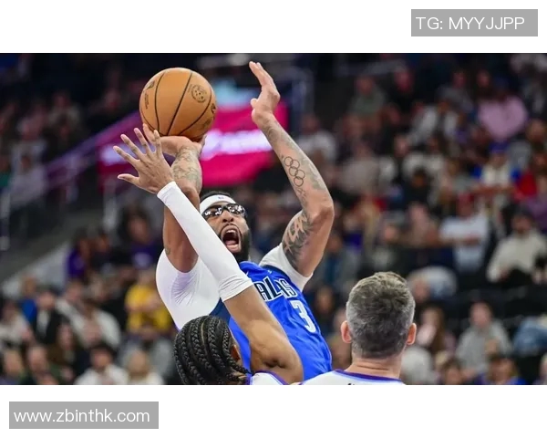 金玉良言,阿伦·艾弗森为独行侠队新秀库珀·弗拉格提供建议